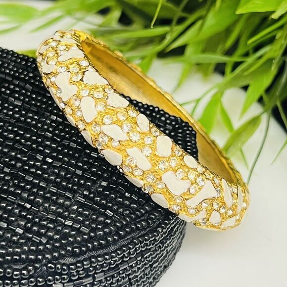 Beautiful Sparkling Flowers Off White Gold Enamel Hinged Bangle Bracelet 4515 - Picture 2 of 5